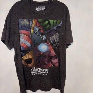 Marvel Comics Avengers assemble  T Shirt XL  Old Navy black  colorfull